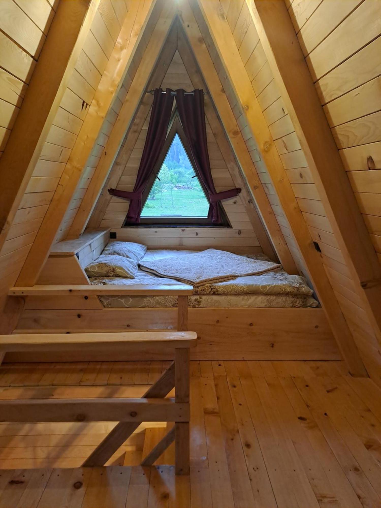 Wooden Cottages Konak Savnik Стая снимка