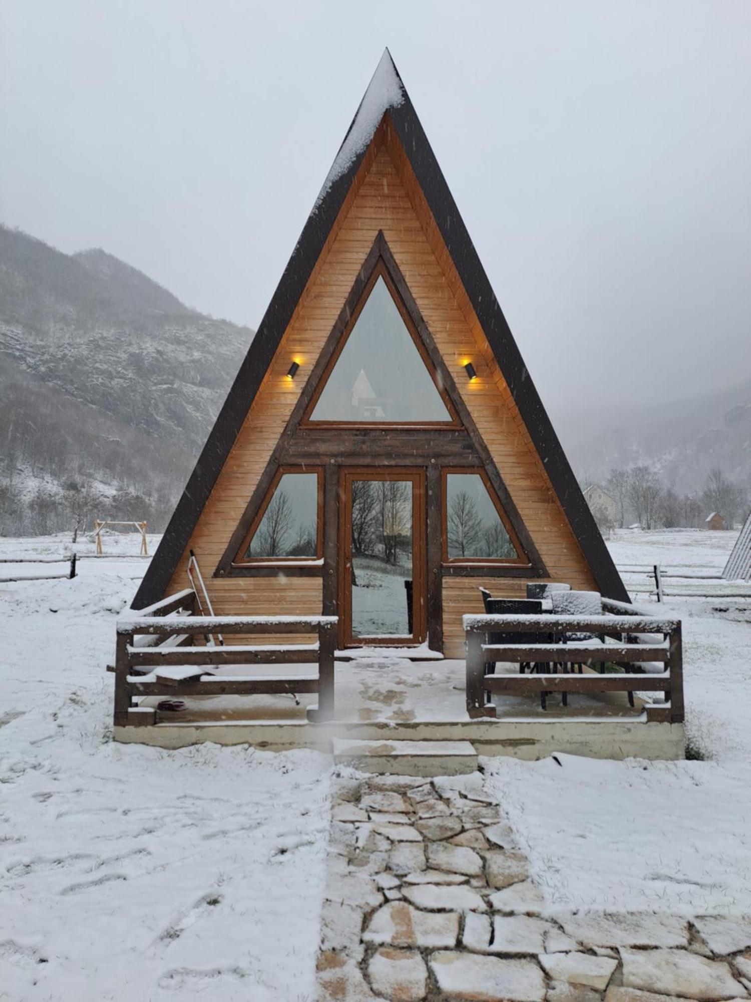 Wooden Cottages Konak Savnik Екстериор снимка